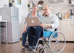 ¿Cómo y a qué edad se puede solicitar la jubilación del IESS por invalidez?