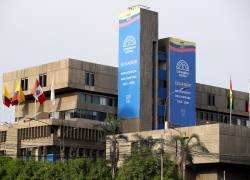 Fotografía que muestra la fachada de la Secretaría General de la Comunidad Andina de Naciones (CAN) este miércoles, en Lima.