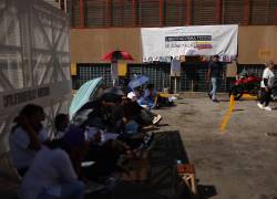 Familiares de presos políticos participaron en una huelga de hambre este sábado, frente al centro penitenciario Zona 7 en Caracas, Venezuela.