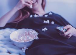 Una investigación llevada a cabo por neurocientíficos de varias universidades ha descubierto cómo cambia y se relaja la actividad cerebral mientras se miran películas.