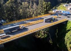 Vista aérea del puente internacional Rumichaca entre Colombia y Ecuador en Ipiales, Colombia, el 4 de febrero de 2025.