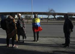 Migrantes venezolanos esperan una oportunidad para cruzar la frontera hacia Estados Unidos a través de Ciudad Juárez, estado de Chihuahua, México, el 20 de diciembre de 2022.
