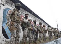 Miembros de las Fuerzas Armadas y Policía Nacional despliega operativos para resguardar los recintos electorales.