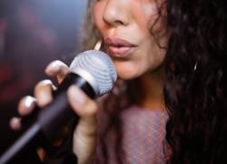 Cantante sufrió un ataque con arma blanca tras llegar de un show.