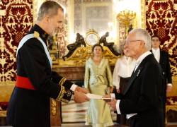 “Bienvenido, bienvenido”, le dijo el monarca cuando el exalcalde de Quito le dio las credenciales.