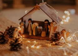 Tradicional pesebre de madera.