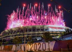 Ceremonia inaugural de los Juegos Olímpicos de Tokio: abanderados de Ecuador entre las 206 delegaciones
