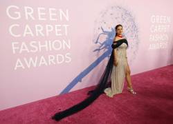 Helena Gualinga asiste a los Green Carpet Fashion Awards 2024 en el Hotel West Hollywood.