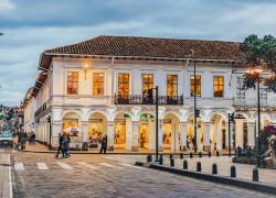 Cuenca recibió el premio “Excelencias Turísticas 2022”, por saber mantener las tradiciones gastronómicas y la conservación del Centro Histórico.