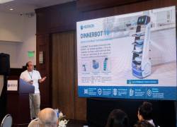 Presentación de uno de los modelos de robots que la empresa Kennon Ecuador comercializará en el mercado nacional.