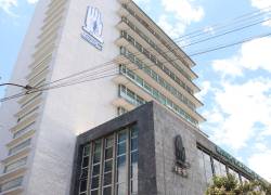 Fotografía del edificio del IESS, en Quito.