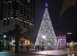 Árbol de Navidad del tradicional Malecón 2000 en Guayaquil.