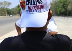 El migrante centroamericano 'Miguel Mejía' habla durante una entrevista con EFE el 14 de abril de 2024, en la ciudad de Tapachula (México).