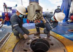 Petroecuador suspende la licitación para reactivar pozos petroleros en el país