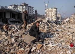 Advierten de que hay hasta 150.000 cuerpos aún bajo los escombros en Turquía