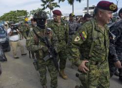 Militares ecuatorianos realizan operativos con fin de contrarrestar hechos delictivos y de violencia, en el estado de excepción, en Guayaquil (Ecuador).
