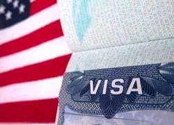 Un ciudadano de un país extranjero que desee ingresar a los Estados Unidos generalmente debe primero obtener una visa que se coloca en su pasaporte.