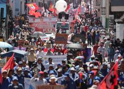 Marcha por la conmemoración del Día Internacional del Trabajo este viernes, en Quito.