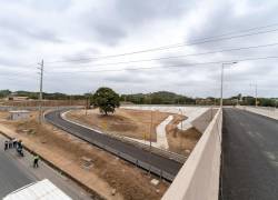 El proyecto contempla un paso elevado en el kilómetro 22 de la vía a la Costa y una vía alterna de 6,2 kilómetros de longitud a Chongón,