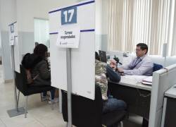 Fotografía que muestra una cabina de turnos reagendados, en una oficina de la Agencia Nacional de Tránsito (ANT).