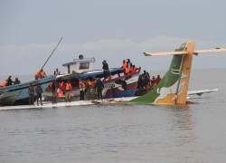 Avión se estrella en un lago de Tanzania y deja unos 19 muertos