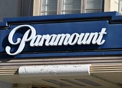 El cartel de Paramount se ve afuera de los estudios Paramount en Los Ángeles, California, el 9 de diciembre de 2025.