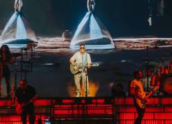Alejandro Sanz en el primer bloque de su concierto en el Puerto Principal.