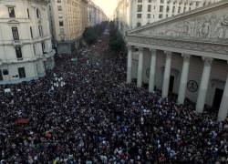 Argentina protesta masivamente contra recortes de Milei a la Educación Universitaria Pública