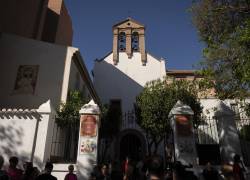 Una fotografía tomada el 28 de agosto de 2023 en Motril, sur de España, muestra la iglesia de la Divina Pastora durante una huelga de hambre de la madre del presidente de la federación española de fútbol, ​​Luis Rubiales.
