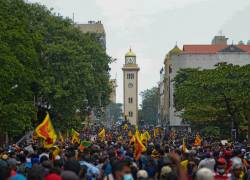 Los manifestantes en Sri Lanka se tomaron las calles de la capital. El primer ministro convocó a una reunión urgente con las principales autoridades para buscar una salida a la crisis.