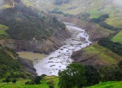 Fotografía del embalse Mazar, este miércoles en la provincia del Azuay.