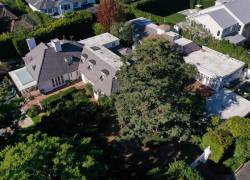 Una imagen aérea muestra la vivienda del actor y director estadounidense Rob Reiner tras su asesinato en el vecindario de Brentwood.