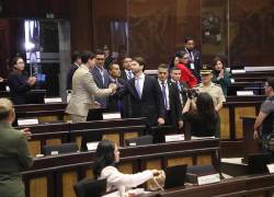 El presidente de la Asamblea, Niels Olse, junto a los miembros de su bancada.