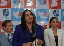 Fotografía de una rueda de prensa de la Revolución Ciudadana, realizada el pasado 9 de marzo, encabezada por la presidenta del movimiento, Gabriela Rivadeneira.