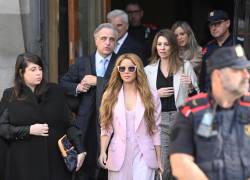 La cantante colombiana Shakira sale del Tribunal Superior de Justicia de Cataluña tras asistir a su juicio por fraude fiscal.
