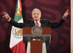 El presidente de México, Andrés Manuel López Obrador, habla durante su conferencia de prensa matutina este viernes en el Palacio Nacional de la Ciudad de México (México).