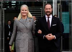 La princesa heredera Mette-Marit de Noruega y el príncipe heredero Haakon de Noruega.