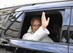 León XIV recibió este sábado el alta hospitalaria y regresó al Vaticano.