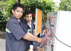 Esta modalidad está dirigida exclusivamente a personas de 18 años en adelante que no han iniciado o desean culminar el bachillerato.