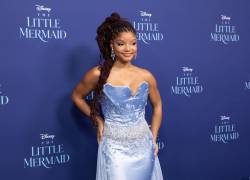 Imagen cedida de la actriz Halle Bailey, protagonista de la nueva versión de La sirenita durante la presentación de la película.
