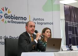 El ministro de Producción Julio José Prado y Lorena Konanz, viceministra de Promoción de Exportaciones e Inversiones informaron los resultados de la política de atracción de inversiones.