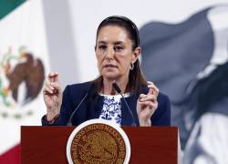 La presidenta de México Claudia Sheinbaum habla durante su rueda de prensa diaria este lunes, en el Palacio Nacional en la Ciudad de México.