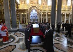 Traslado del féretro del Papa Francisco a la basílica de Santa María la Mayor para su entierro.