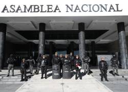 Así luce la Asamblea Nacional tras el decreto de muerte cruzada: hay decenas de militares y policías en exteriores