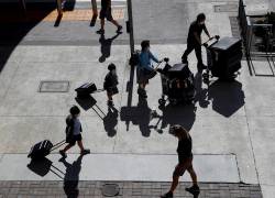 En un sólo mes, Estados Unidos pasó de una media de menos de 15.000 contagios diarios a comienzos de julio a 80.000 nuevas infecciones al día en agosto.