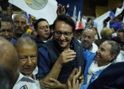 Fotografía de Fernando Villavicencio en el mitin que dio antes de ser asesinado a las afueras de un colegio, en el norte de Quito, el 9 de agosto de 2023.