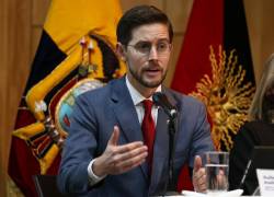 El gerente general del Banco Central, Guillermo Abellán, habla durante una rueda de prensa hoy en Quito (Ecuador).