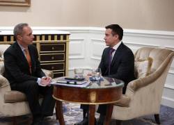 El presidente Daniel Noboa, el 4 de noviembre, con Jordan Schwartz, vicepresidente ejecutivo del BID y Roberto Izurieta, director por Ecuador.