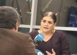 Mónica Palencia, ministra de Gobierno, responde preguntas en una entrevista.