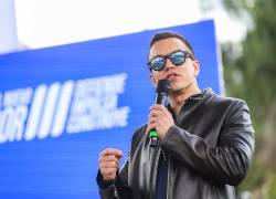 Daniel Noboa dio discurso en un colegio de Cuenca.
